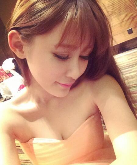 老师摸着我的胸说晚上单独给我补课 老师再来一次