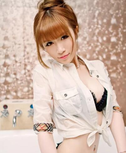 体育老师上课老师摸我的胸 那老师 我们再来一次吧