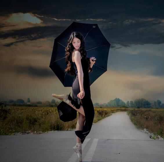 听见岳父岳母房间传来女人叫声 好奇心驱使我看到...