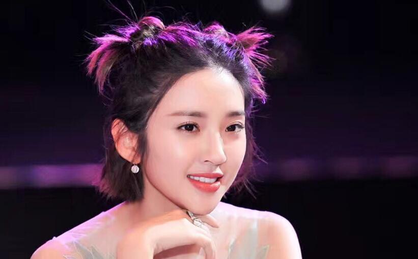 眼睁睁的看着女友被别的男人玩弄 可我在别的女人