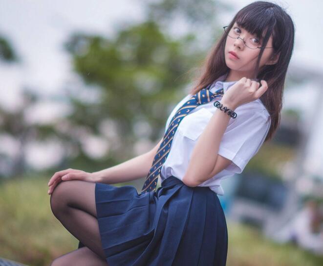 xxx 看到妈妈和别的男人在一起 屋里传来奇怪的声音