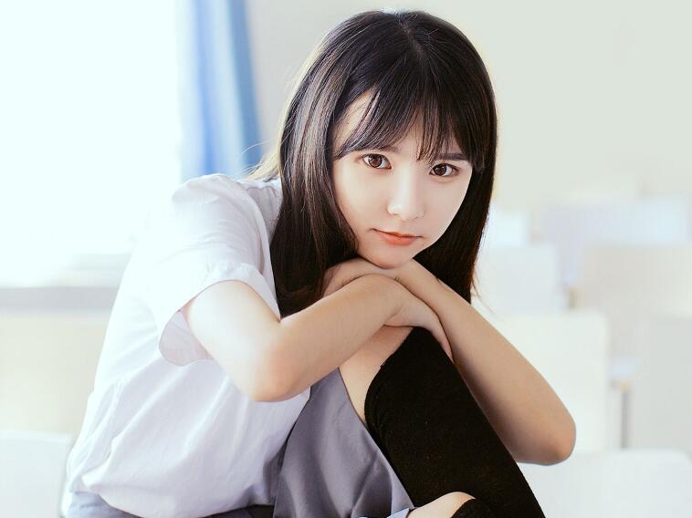 善良迷人的女教师中文 与学校新来的外教搞在一起