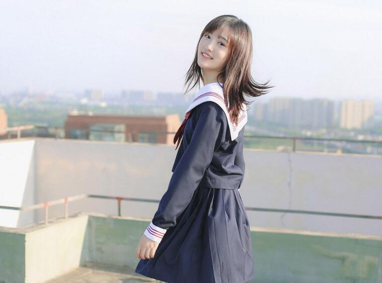 宝贝坐上来好紧动一动 后妈比我大三岁还躺在老公怀里