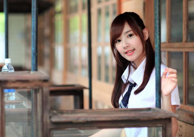 老师再来一次 美女老师喂我乳我脱她胸罩