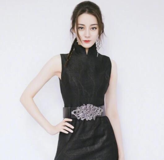 热巴的神仙身材 说自己五大三粗不适合穿旗袍却惊艳全场