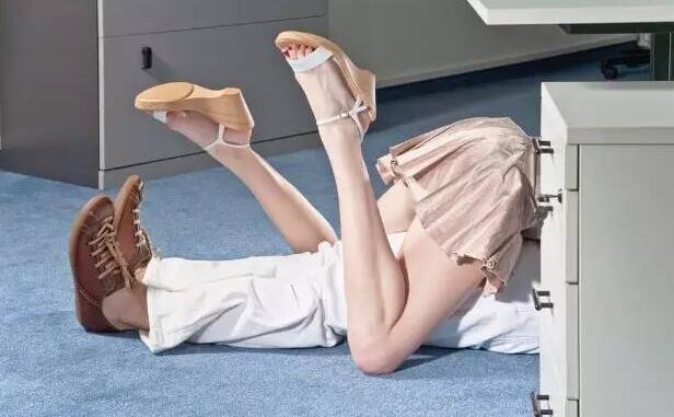 滚床单后感觉身体被掏空？那一定是姿势不对