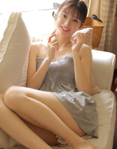 一阵热吻后 我一把扯开妻子的包臀短裙 往上一挺舒服吗宝贝