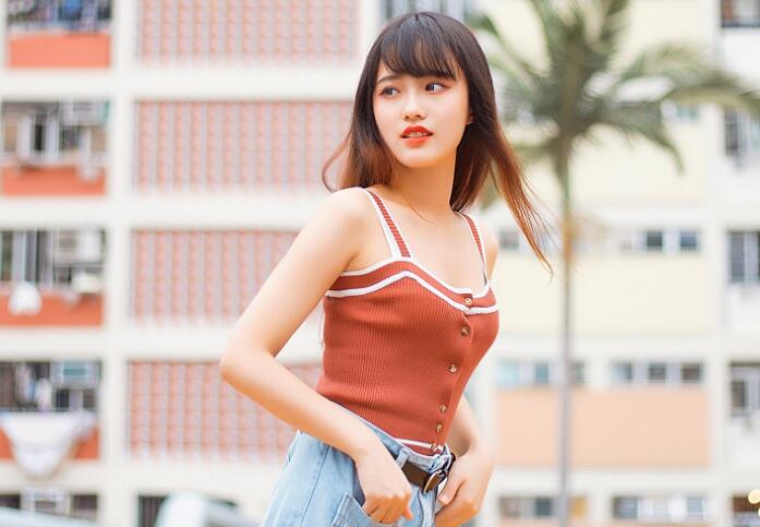 朝着腰间探去 将她的腰带解开来 宝贝真乖 水这么多还说不要