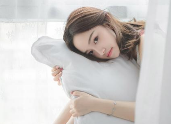 他搂着她的腰不断的冲刺 往上一挺舒服吗宝贝