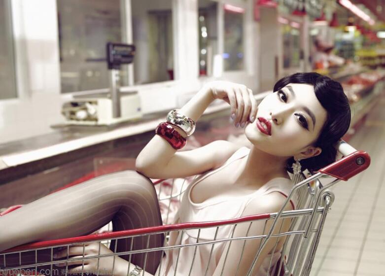 只要你轻轻磨砂这里，就会让雄性动物起反应 |大叔好凶猛