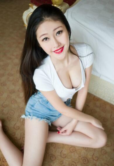 走动时还恶意地在体内顶弄|兴奋了的女友不断地拍着手掌