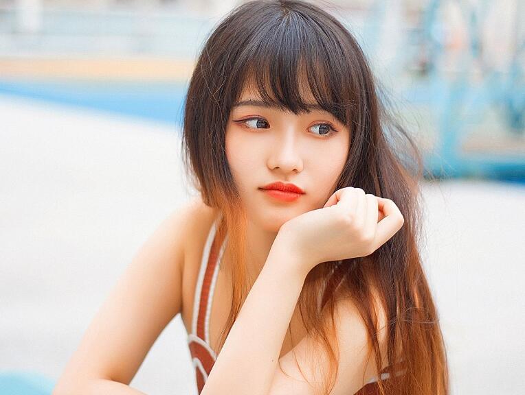 宝贝放松我就进去不动 说完扶着龙根停了进去