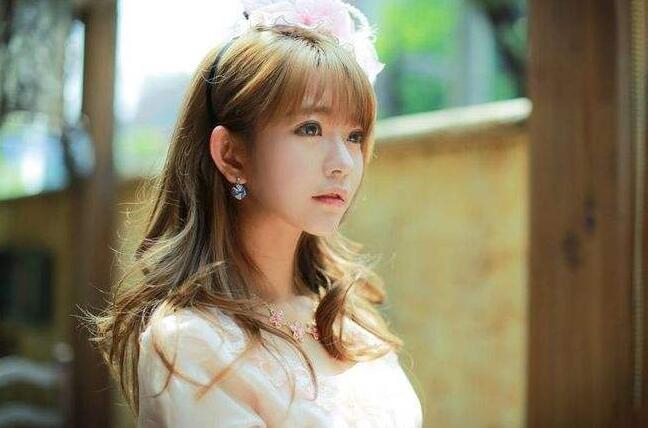 他手指来回在花缝里 用力往上一挺舒服吗宝贝