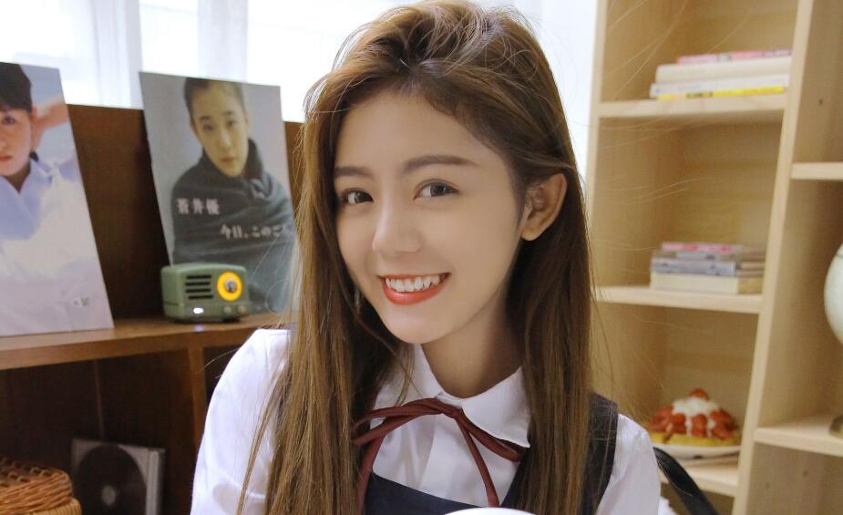 宝贝把胸挺起来 让我把两根硕大挺进她的身体