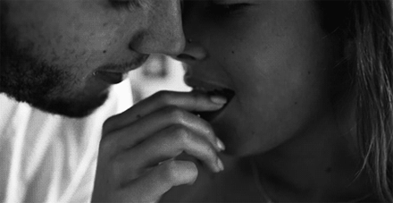 抽搐一进一出gif，抬臀刺入紧致，慢慢刺入紧致抽动