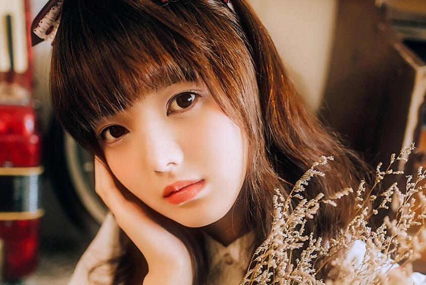 晚上去干妹妹的房间 我自己在上面动太舒服了....