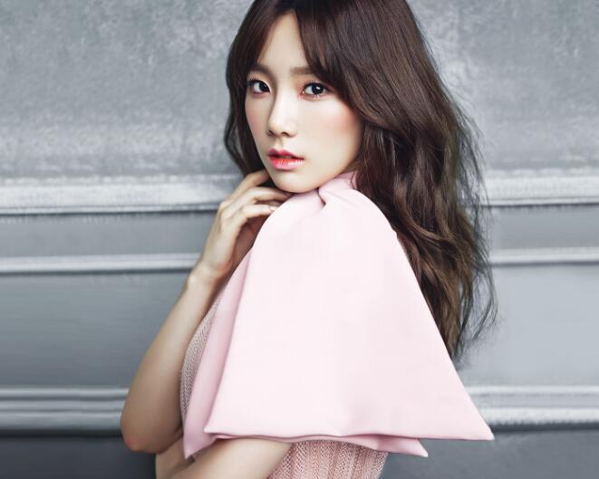 在奶奶家的小路上 随着摩托的颠簸我进入了她