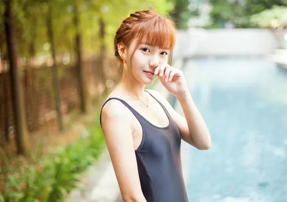 宝贝看着我是怎么进入你  他拿起一颗荔枝塞了进去