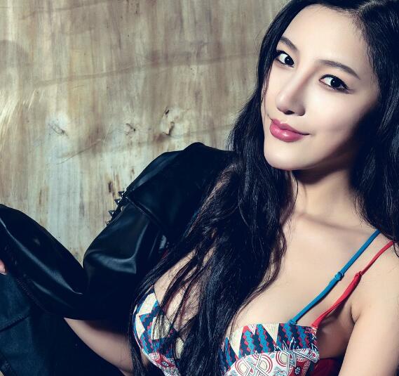 她说他一直在她体内冲撞总裁 宝贝 你只能是我的