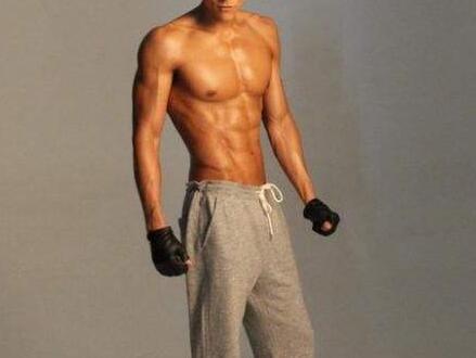 下面穿开档带珍珠的内裤  穿无线蝴蝶内裤逛街经验