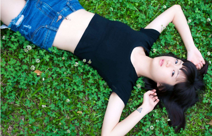 里面一动一动的好会吸啊  他吸着我的小豆豆