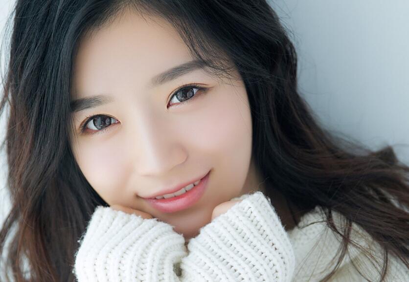 看着女友被别人灌浆 我却在摸旁边少妇的胸