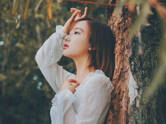 把头埋在你腿里吸  拉扯布料摩擦花缝流水