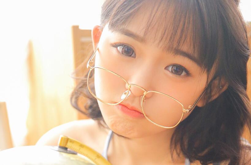 在阿拉善沙漠 晚上车里传来阵阵女人叫声