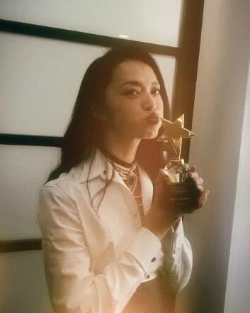 釜山电影节 雷佳音姚晨摘得最佳男女演员奖 颁奖的嘉宾Baby被热议