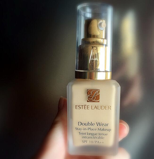 雅诗兰黛粉底液好不好？雅诗兰黛粉底液色号1w1最近被吹爆了