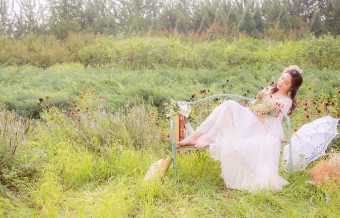 总裁翻过她的身,让她跪趴着 身子一沉一下冲刺到底