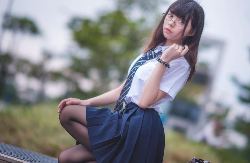 你知道男人做这些个肢体动作来表达性暗示吗