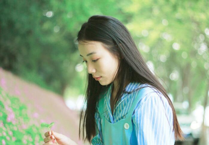 乖宝贝把这个放进去 听到女人的叫声了 赶紧进去...