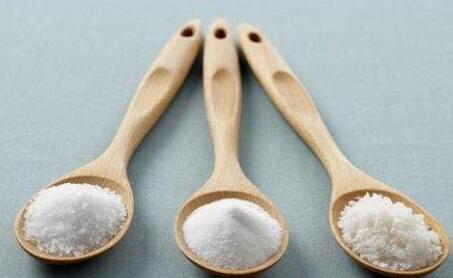 用食用盐洗脸好吗? 用盐洗脸的好处和坏处