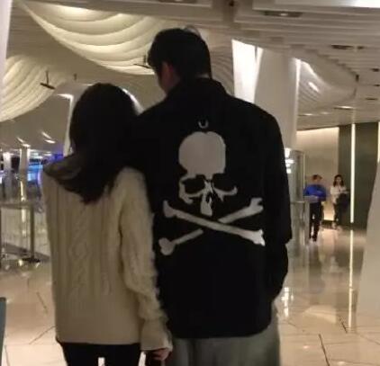 超辣眼睛 网友偶遇王思聪与新女友吃饭 女友四肢粗壮身材肥胖