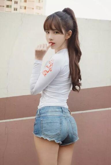 撑裂湿润狭窄的花瓣口_用力在她那翘臀上猛地一拍_极品轿夫