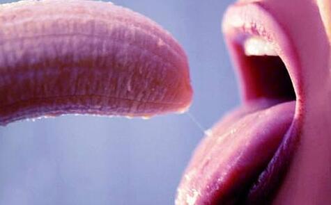 男朋友说他下面可难受,我用手让你快乐好不好，宝贝叫出来再大声一点