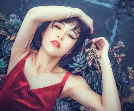 2019秋天穿衣巧妙搭配 穿出黄金身材 气场十足