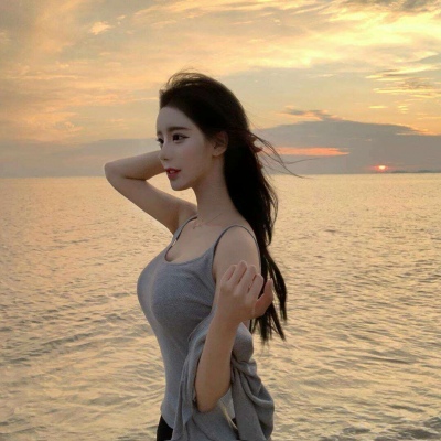  宝贝浪一点水真多  扣着她的腰凶猛的撞入