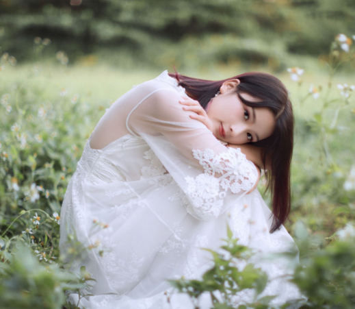 噗嗤噗嗤太深了啊 啊   他拿起一颗荔枝塞了进去