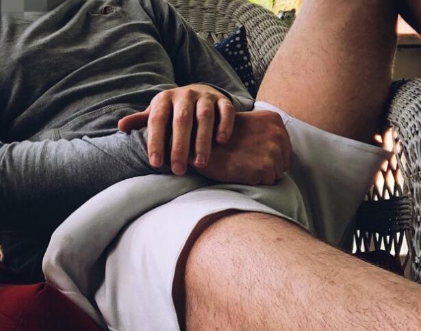 男朋友把他那个拿出来给我看，男朋友那东西好大好长