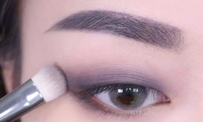 女生单眼皮怎么画眼妆?单眼皮怎么化眼妆之小烟熏妆