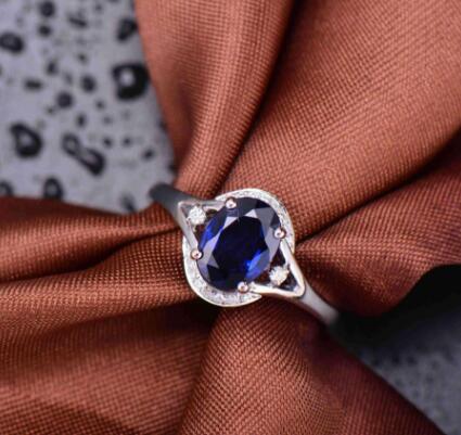 戒指戴法在不同手指的含义 女士和男士带戒指表露出的内心世界