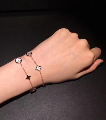 时尚手链的搭配法则 下面一起来学习吧