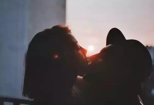 发朋友圈温柔情话文案 喜欢和爱全都在这了