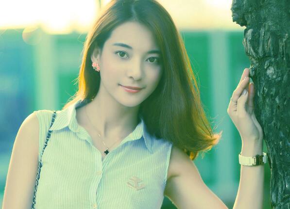 和漂亮的岳的那些事儿 被你里面挤得要出水了怎么外面那么紧喔