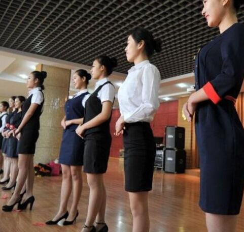 我被拉到没人的地方摸了 下课我被男生那个了