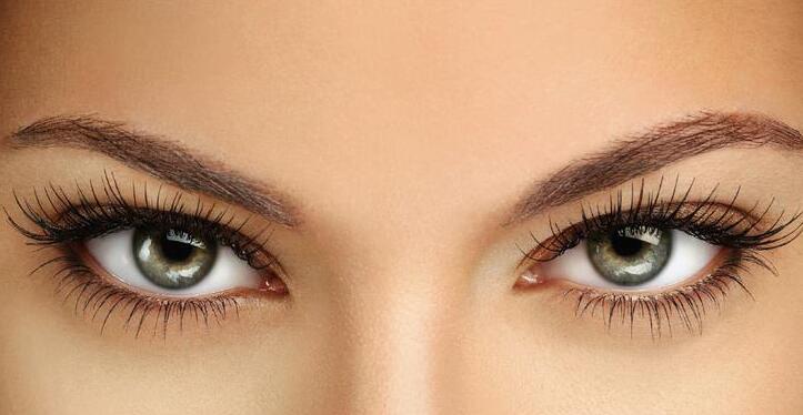 第一次贴假睫毛不会贴？教你正确贴假睫毛技巧