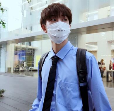 从卧室干到浴室打开腿|攀上她胸前鼓起的内衣 一脸享受揉捏起来