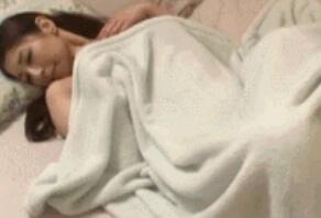 对着镜子双腿张开 揉_啊帮帮我吧好难受,你帮我揉揉好不好